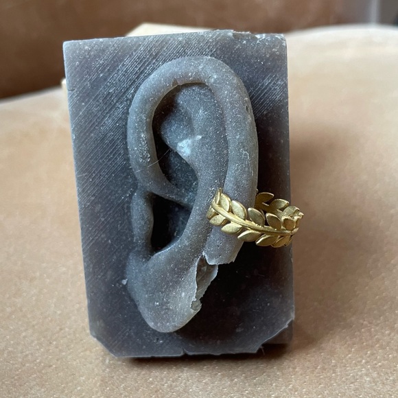 Brass 🍃 leaf ear cuff 👂gold layer stack jewelry earrings - Picture 1 of 5